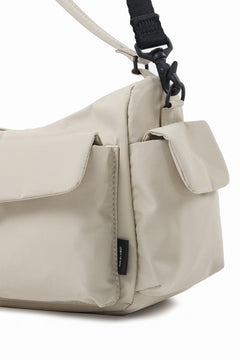 画像をギャラリービューアに読み込む, D-VEC MULTI POCKET MOONBAG (IVORY)