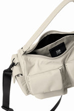 画像をギャラリービューアに読み込む, D-VEC MULTI POCKET MOONBAG (IVORY)