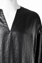 画像をギャラリービューアに読み込む, A.F ARTEFACT COLLARLESS SHIRT TOPS / SOFT SATIN (BLACK)