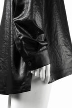 画像をギャラリービューアに読み込む, A.F ARTEFACT COLLARLESS SHIRT TOPS / SOFT SATIN (BLACK)