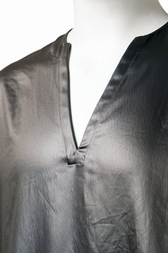 画像をギャラリービューアに読み込む, A.F ARTEFACT COLLARLESS SHIRT TOPS / SOFT SATIN (DARK GREY)