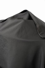 画像をギャラリービューアに読み込む, A.F ARTEFACT COLLARLESS SHIRT TOPS / SOFT SATIN (DARK GREY)