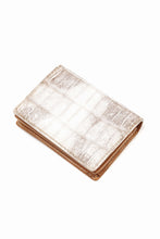 Load image into Gallery viewer, ISAMU KATAYAMA BACKLASH CROCODILE CARD CASE (HIMALAYAS)