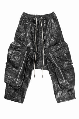 A.F ARTEFACT DROP CLOTCH WIDE PANTS / WASHER SYNTHETIC LEATHER (BLACK)