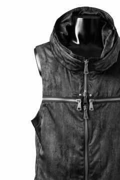 Load image into Gallery viewer, A.F ARTEFACT CROSS ZIP VEST / UNEVEN TEXTURE (BLACK)