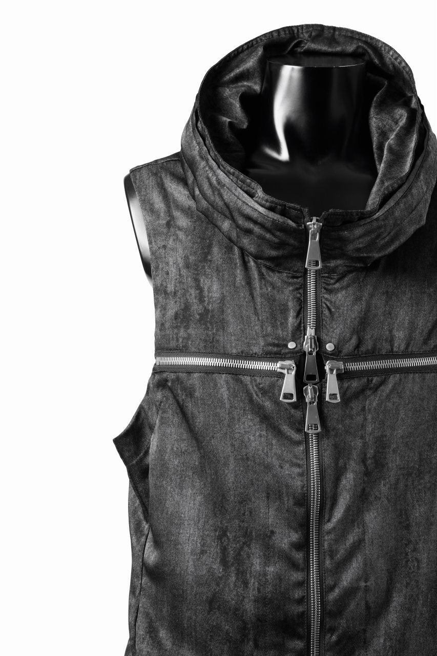 Load image into Gallery viewer, A.F ARTEFACT CROSS ZIP VEST / UNEVEN TEXTURE (BLACK)