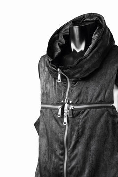 Load image into Gallery viewer, A.F ARTEFACT CROSS ZIP VEST / UNEVEN TEXTURE (BLACK)