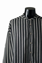 Load image into Gallery viewer, A.F ARTEFACT STAND COLLAR SHIRT / VERTICAL STRIPE (BLACK x LIGHT GREY)