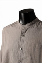 Load image into Gallery viewer, A.F ARTEFACT STAND COLLAR SHIRT / SOFT POPLIN (SOIL)
