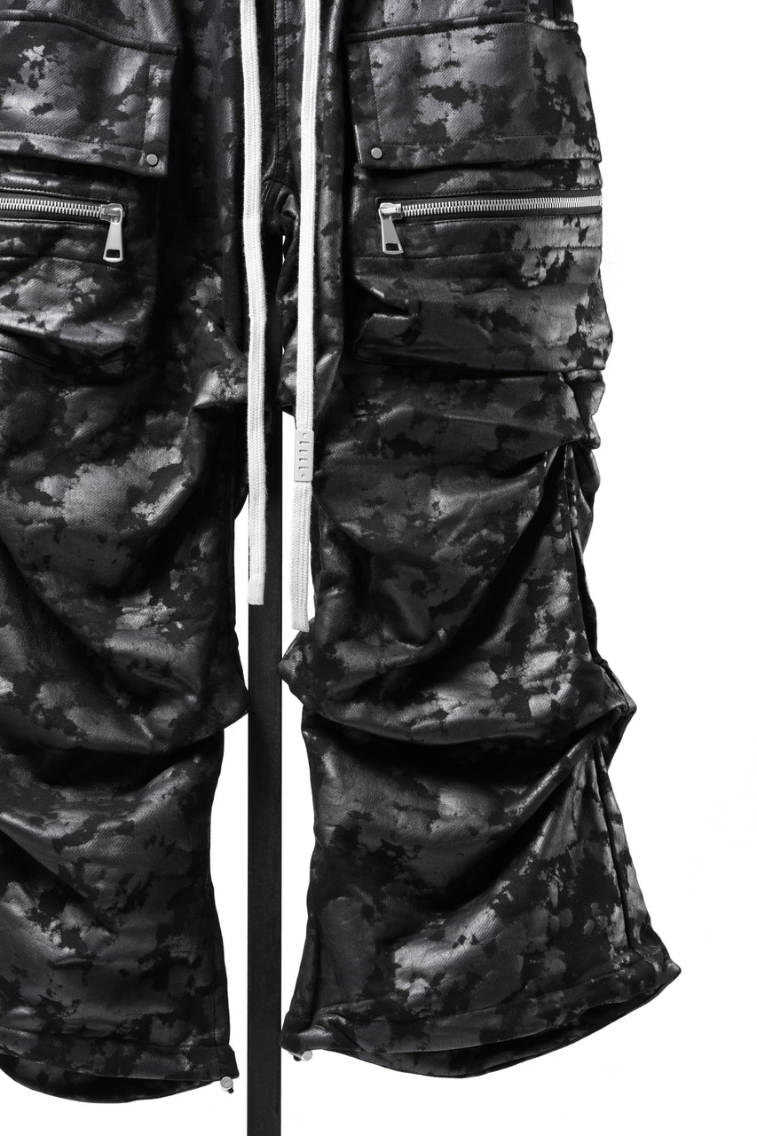 Load image into Gallery viewer, A.F ARTEFACT CARGO TUCK WIDE PANTS / MOTTLED COATED SWEAT (BLACK)