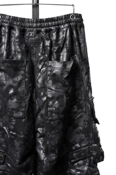 Load image into Gallery viewer, A.F ARTEFACT CARGO TUCK WIDE PANTS / MOTTLED COATED SWEAT (BLACK)