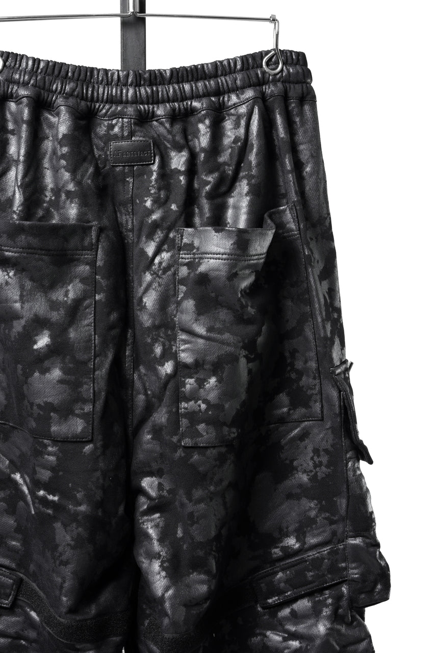 Load image into Gallery viewer, A.F ARTEFACT CARGO TUCK WIDE PANTS / MOTTLED COATED SWEAT (BLACK)