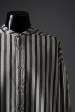 Load image into Gallery viewer, A.F ARTEFACT STAND COLLAR SHIRT / VERTICAL STRIPE (CREAM x LIGHT GREY)
