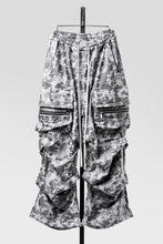 Load image into Gallery viewer, A.F ARTEFACT CARGO TUCK WIDE PANTS / MOTTLED COATED SWEAT (LIGHT GREY)