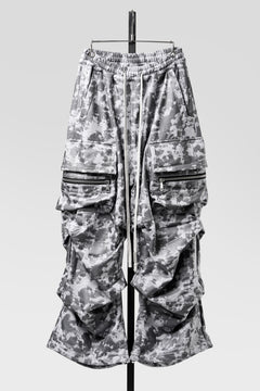 Load image into Gallery viewer, A.F ARTEFACT CARGO TUCK WIDE PANTS / MOTTLED COATED SWEAT (LIGHT GREY)