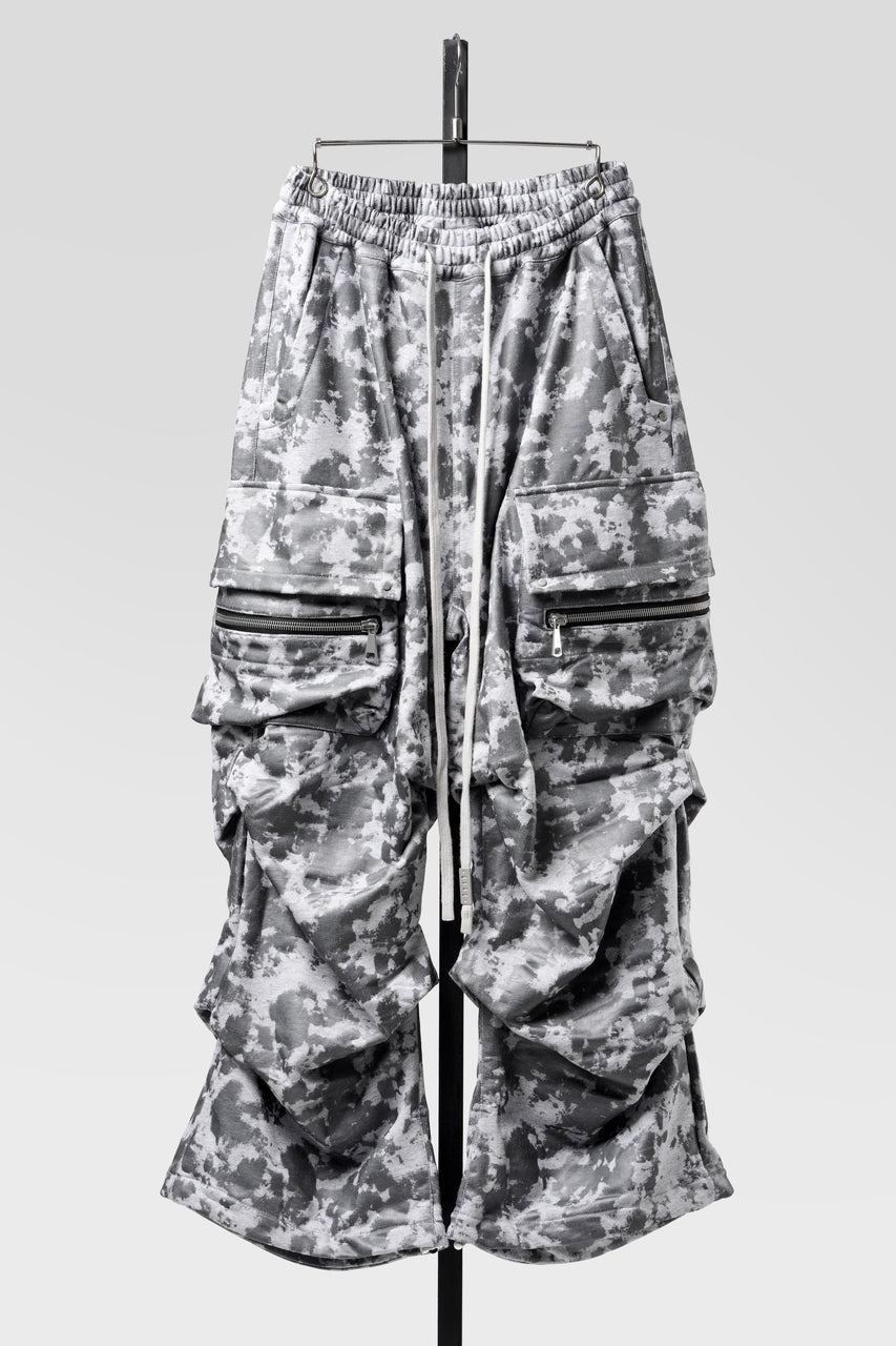 Load image into Gallery viewer, A.F ARTEFACT CARGO TUCK WIDE PANTS / MOTTLED COATED SWEAT (LIGHT GREY)