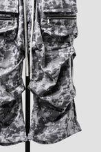 Load image into Gallery viewer, A.F ARTEFACT CARGO TUCK WIDE PANTS / MOTTLED COATED SWEAT (LIGHT GREY)