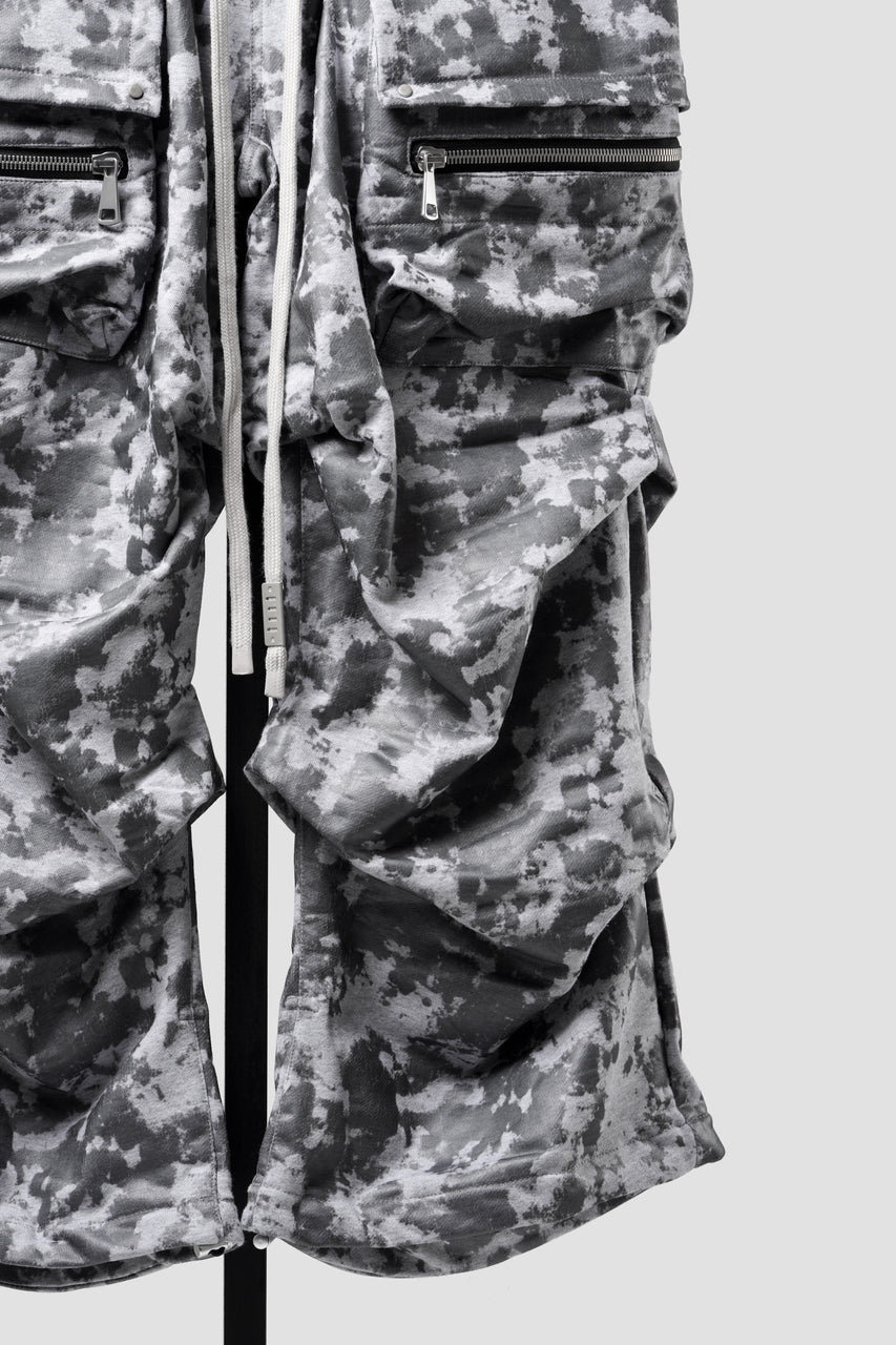 Load image into Gallery viewer, A.F ARTEFACT CARGO TUCK WIDE PANTS / MOTTLED COATED SWEAT (LIGHT GREY)