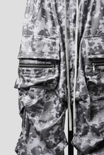 Load image into Gallery viewer, A.F ARTEFACT CARGO TUCK WIDE PANTS / MOTTLED COATED SWEAT (LIGHT GREY)