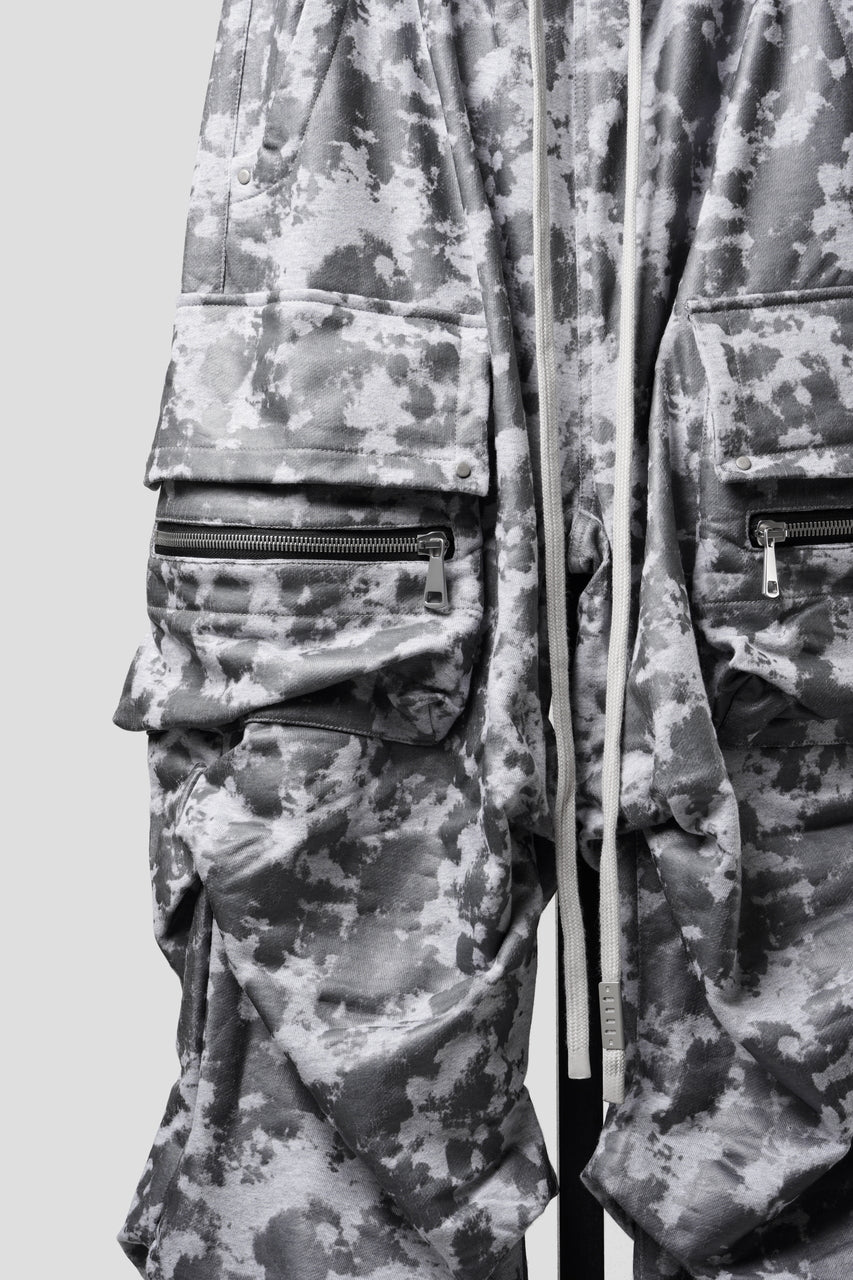 Load image into Gallery viewer, A.F ARTEFACT CARGO TUCK WIDE PANTS / MOTTLED COATED SWEAT (LIGHT GREY)