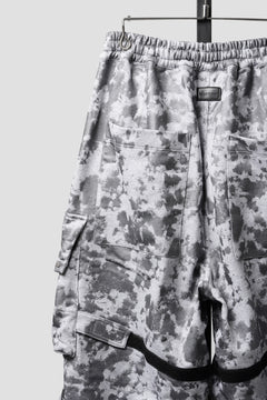 Load image into Gallery viewer, A.F ARTEFACT CARGO TUCK WIDE PANTS / MOTTLED COATED SWEAT (LIGHT GREY)