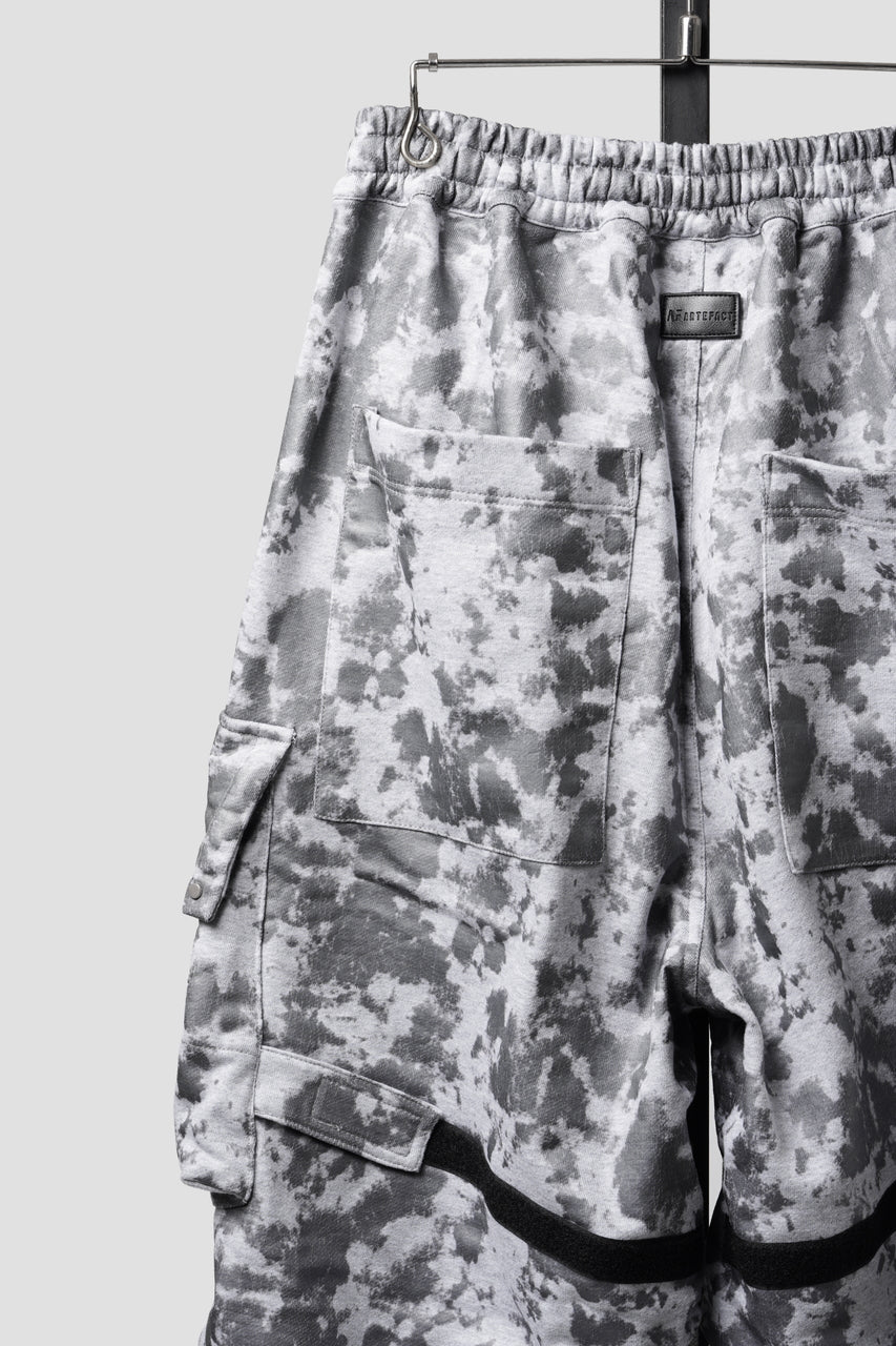 Load image into Gallery viewer, A.F ARTEFACT CARGO TUCK WIDE PANTS / MOTTLED COATED SWEAT (LIGHT GREY)