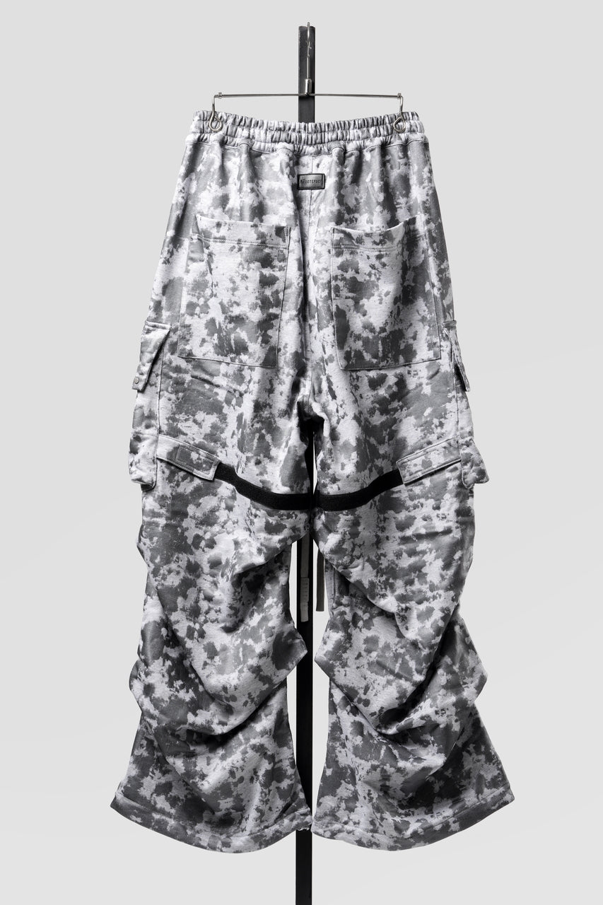 Load image into Gallery viewer, A.F ARTEFACT CARGO TUCK WIDE PANTS / MOTTLED COATED SWEAT (LIGHT GREY)
