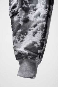 Load image into Gallery viewer, A.F ARTEFACT BELT CARGO SARROUEL JOGGER / MOTTLED COATED SWEAT (LIGHT GREY)