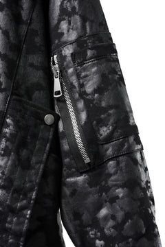 Load image into Gallery viewer, A.F ARTEFACT CARGO HOODIE PULLOVER / MOTTLED COATED SWEAT (BLACK)