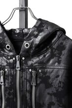 Load image into Gallery viewer, A.F ARTEFACT ZIP HOODIE TUCK SLEEVE BLOUSON / MOTTLED COATED SWEAT (BLACK)