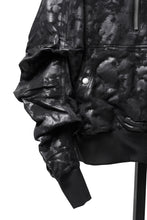 Load image into Gallery viewer, A.F ARTEFACT ZIP HOODIE TUCK SLEEVE BLOUSON / MOTTLED COATED SWEAT (BLACK)
