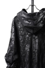 Load image into Gallery viewer, A.F ARTEFACT ZIP HOODIE TUCK SLEEVE BLOUSON / MOTTLED COATED SWEAT (BLACK)
