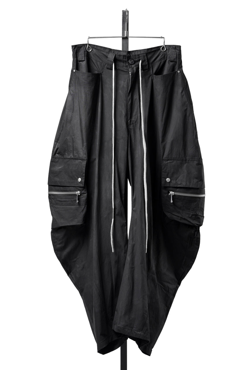 Load image into Gallery viewer, A.F ARTEFACT CURVED WIDE CARGO PANTS / SLIMY COATING WOVEN (BLACK)