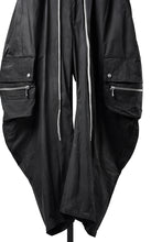 Load image into Gallery viewer, A.F ARTEFACT CURVED WIDE CARGO PANTS / SLIMY COATING WOVEN (BLACK)