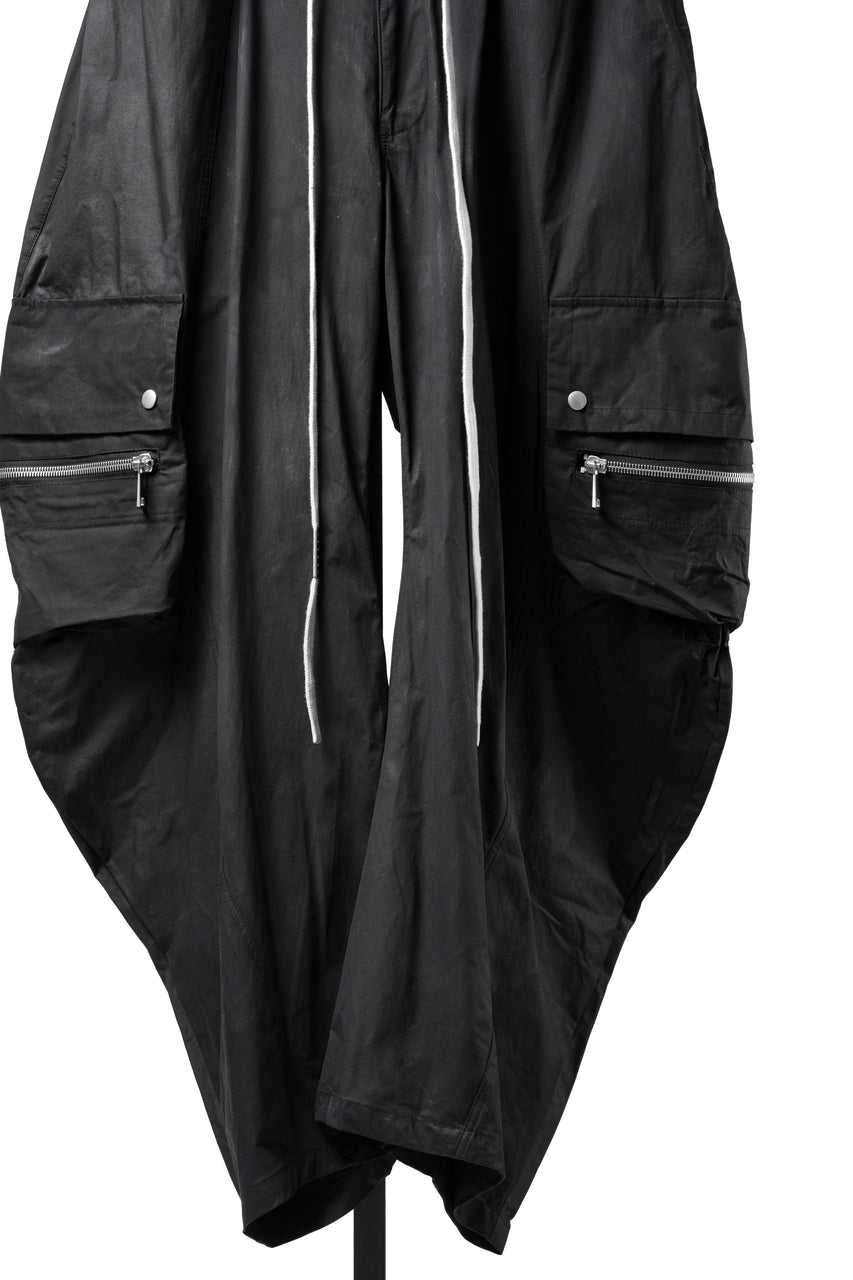 Load image into Gallery viewer, A.F ARTEFACT CURVED WIDE CARGO PANTS / SLIMY COATING WOVEN (BLACK)
