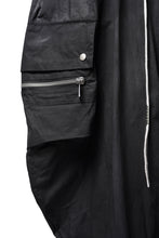 Load image into Gallery viewer, A.F ARTEFACT CURVED WIDE CARGO PANTS / SLIMY COATING WOVEN (BLACK)