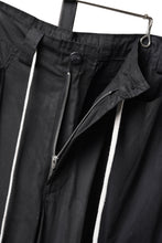 Load image into Gallery viewer, A.F ARTEFACT CURVED WIDE CARGO PANTS / SLIMY COATING WOVEN (BLACK)