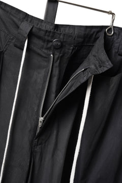 Load image into Gallery viewer, A.F ARTEFACT CURVED WIDE CARGO PANTS / SLIMY COATING WOVEN (BLACK)