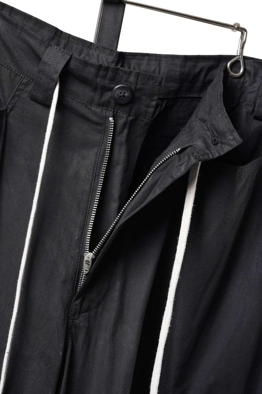 Load image into Gallery viewer, A.F ARTEFACT CURVED WIDE CARGO PANTS / SLIMY COATING WOVEN (BLACK)