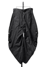Load image into Gallery viewer, A.F ARTEFACT CURVED WIDE CARGO PANTS / SLIMY COATING WOVEN (BLACK)