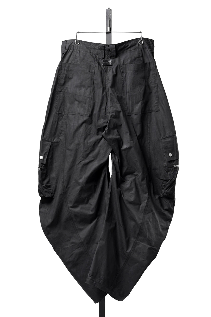 Load image into Gallery viewer, A.F ARTEFACT CURVED WIDE CARGO PANTS / SLIMY COATING WOVEN (BLACK)