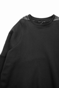 Load image into Gallery viewer, 【SAMPLE SALE】A.F ARTEFACT SHEEPSKIN COMBI SWEATER TOPS (BLACK)
