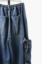Load image into Gallery viewer, 【SAMPLE】A.F ARTEFACT KNOTTING DETAIL VOLUME PANTS / FADED DENIM (BLUE)