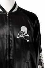 Load image into Gallery viewer, MASTERMIND WORLD x BETTY BOOP™︎ SOUVENIR JACKET (MONOCHROME)
