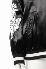 Load image into Gallery viewer, MASTERMIND WORLD x BETTY BOOP™︎ SOUVENIR JACKET (MONOCHROME)