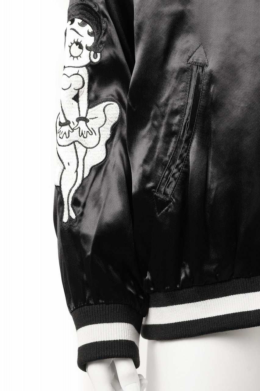 Load image into Gallery viewer, MASTERMIND WORLD x BETTY BOOP™︎ SOUVENIR JACKET (MONOCHROME)