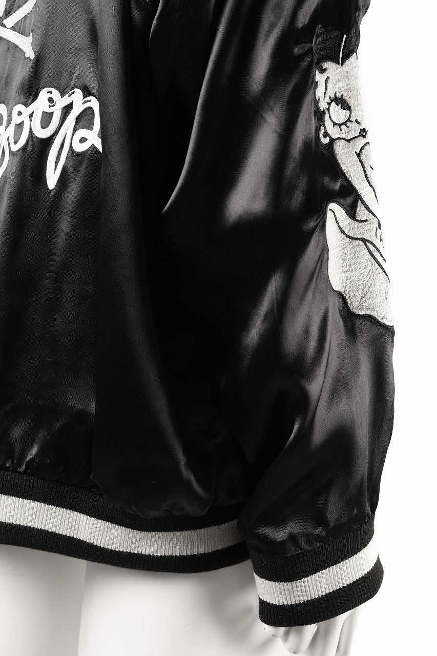 Load image into Gallery viewer, MASTERMIND WORLD x BETTY BOOP™︎ SOUVENIR JACKET (MONOCHROME)