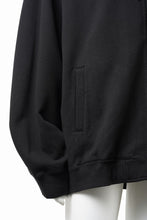 Load image into Gallery viewer, MASTERMIND WORLD x BETTY BOOP™︎ ZIP UP HOODIE / BOXY FIT (MONOCHROME)
