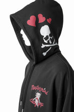 画像をギャラリービューアに読み込む, MASTERMIND WORLD x BETTY BOOP™︎ ZIP UP HOODIE / BOXY FIT (MULTI COLOR)