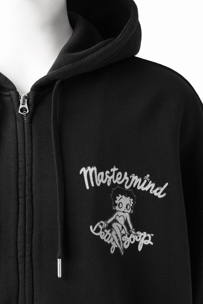 Load image into Gallery viewer, MASTERMIND WORLD x BETTY BOOP™︎ ZIP UP HOODIE / BOXY FIT (MONOCHROME)